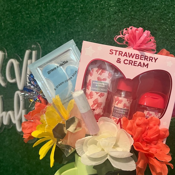 Loaded Tumble Bouquets - Picture 14 of 15